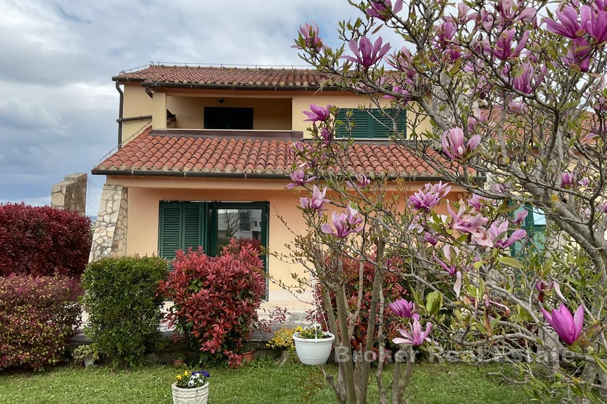 Rodinný dům v klidném prostředí, ideální pro relaxaci a každodenní bydlení