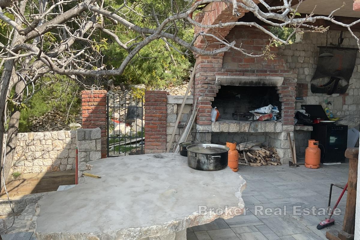 Okouzlující kamenný dům s výhledem na moře