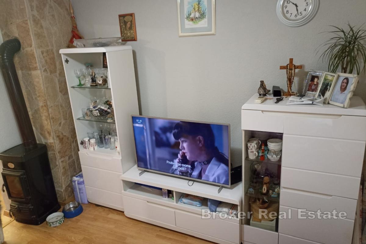 Kaštela, Rustikálny dom v stredomorskom prostredí, len pár krokov od mora