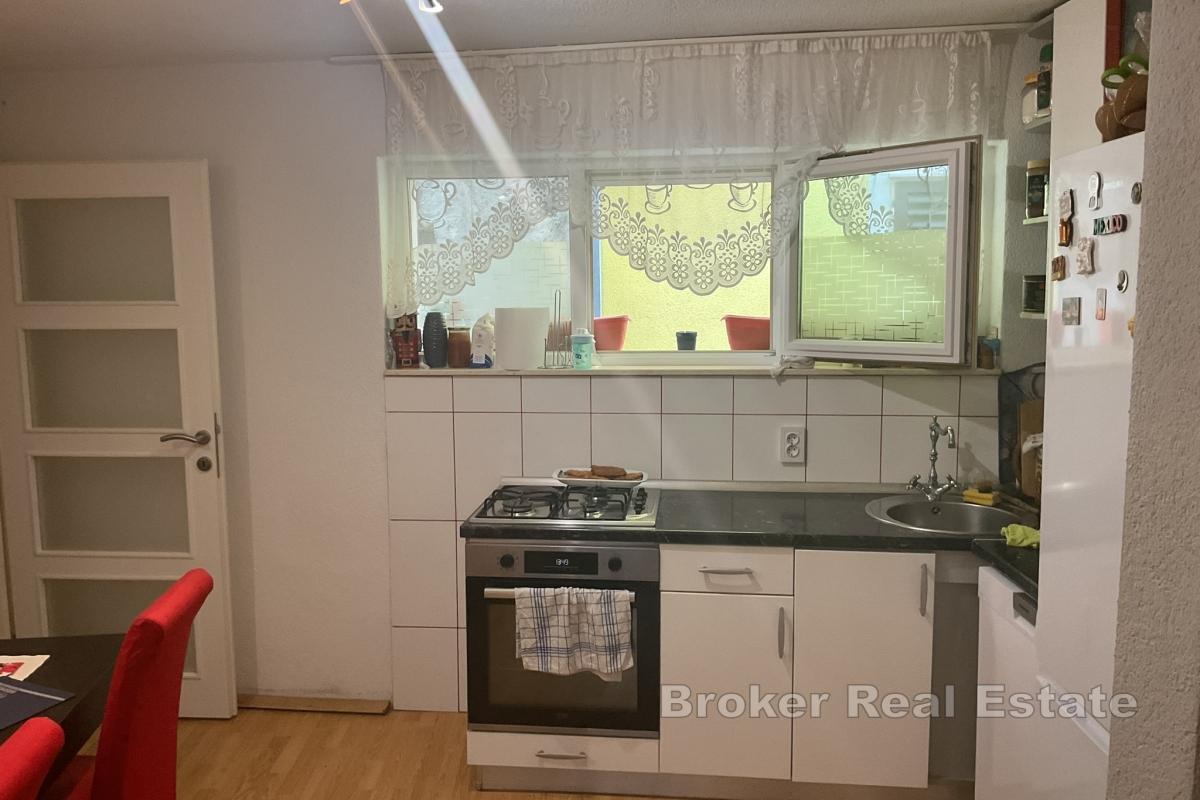 Kaštela, Rustikálny dom v stredomorskom prostredí, len pár krokov od mora