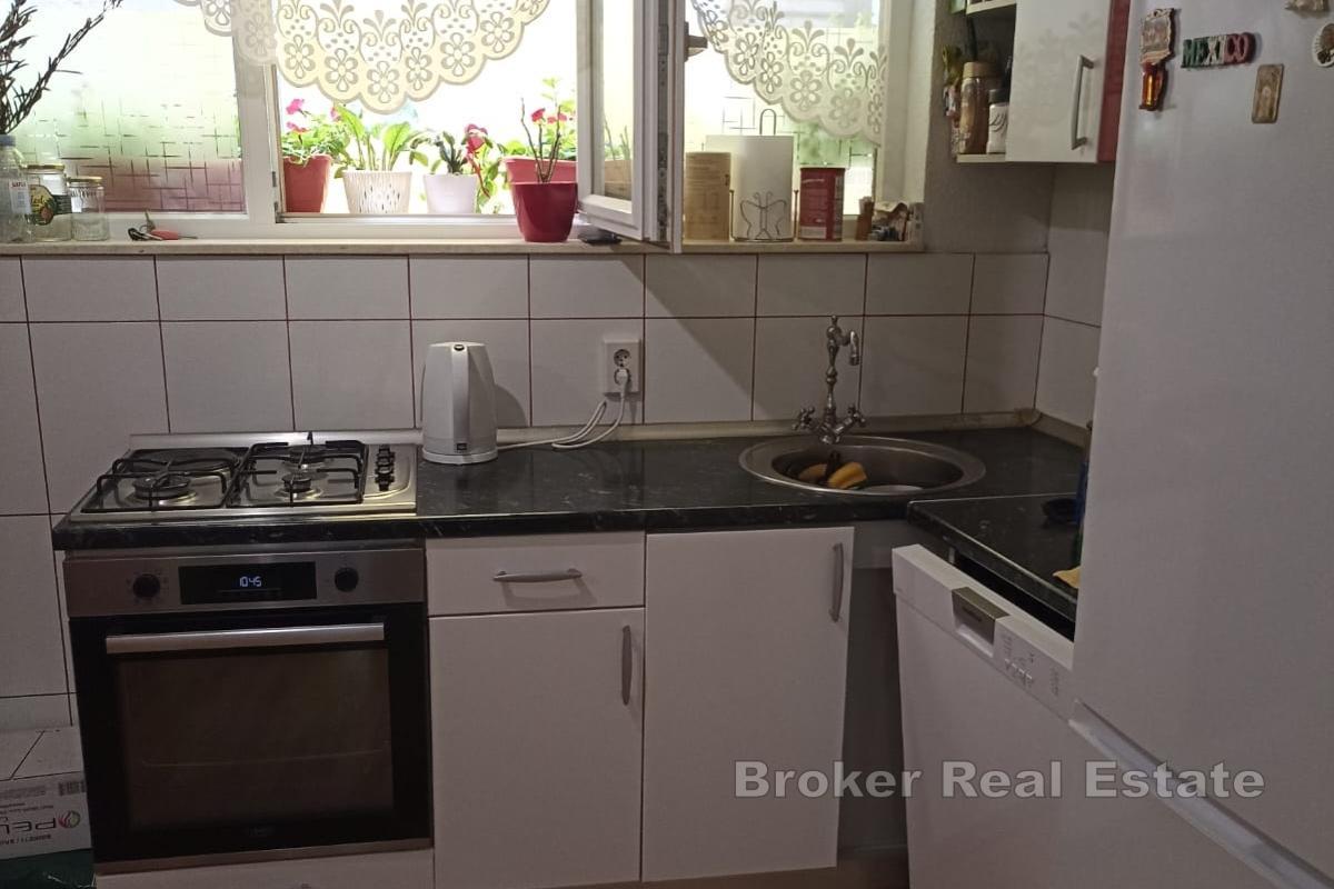 Kaštela, Rustikálny dom v stredomorskom prostredí, len pár krokov od mora