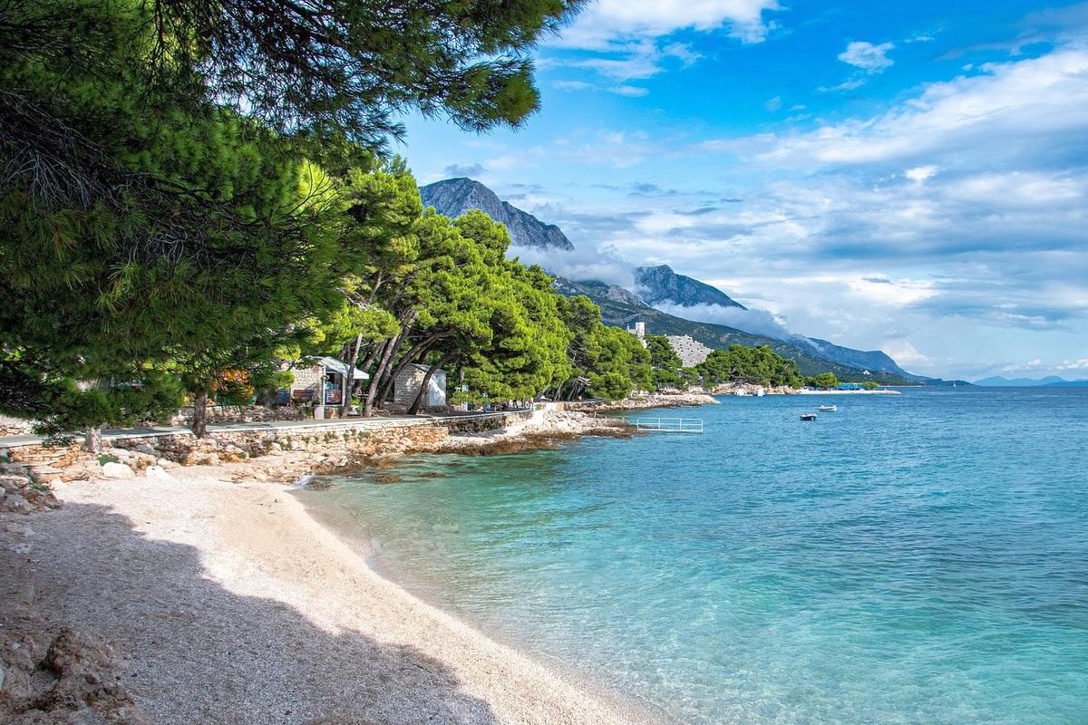Byggeland med panoramautsikt over havet