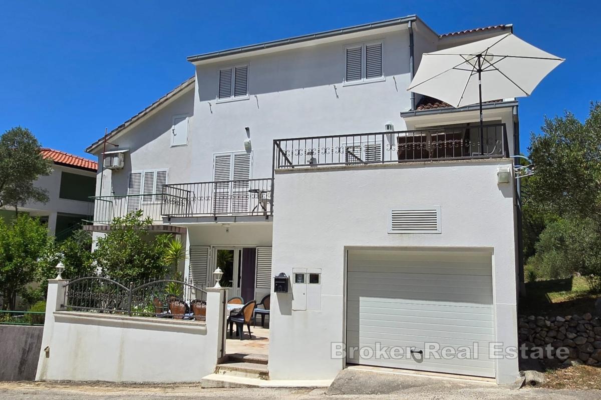 Piękny dom rodzinny z apartamentami blisko morza