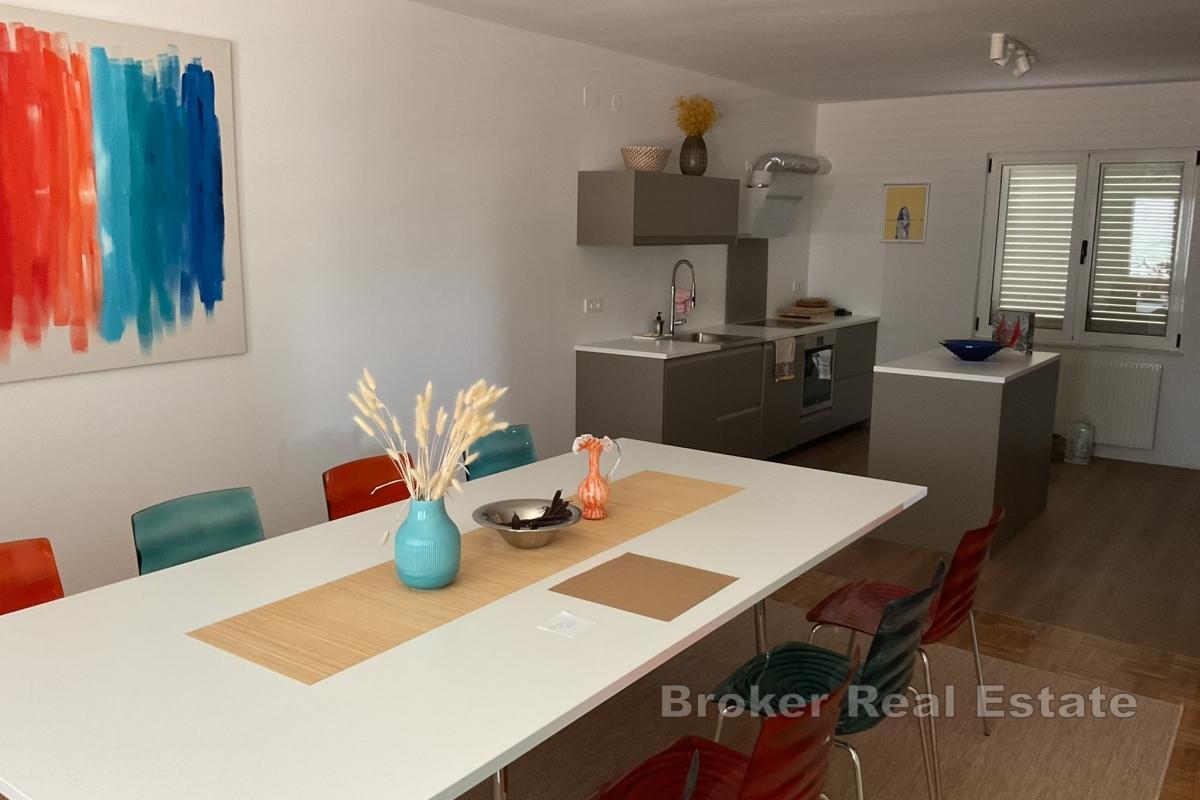 Piękny dom rodzinny z garażem w cichym otoczeniu