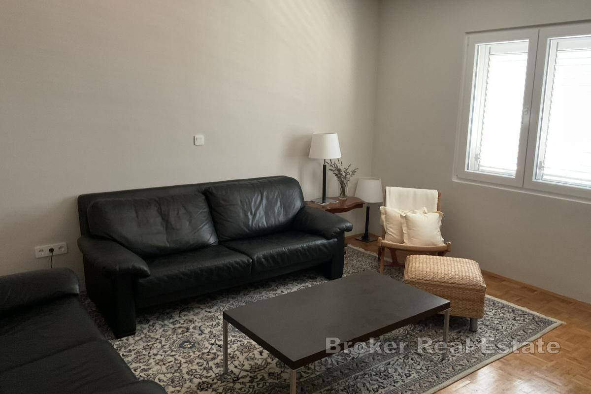 Piękny dom rodzinny z garażem w cichym otoczeniu