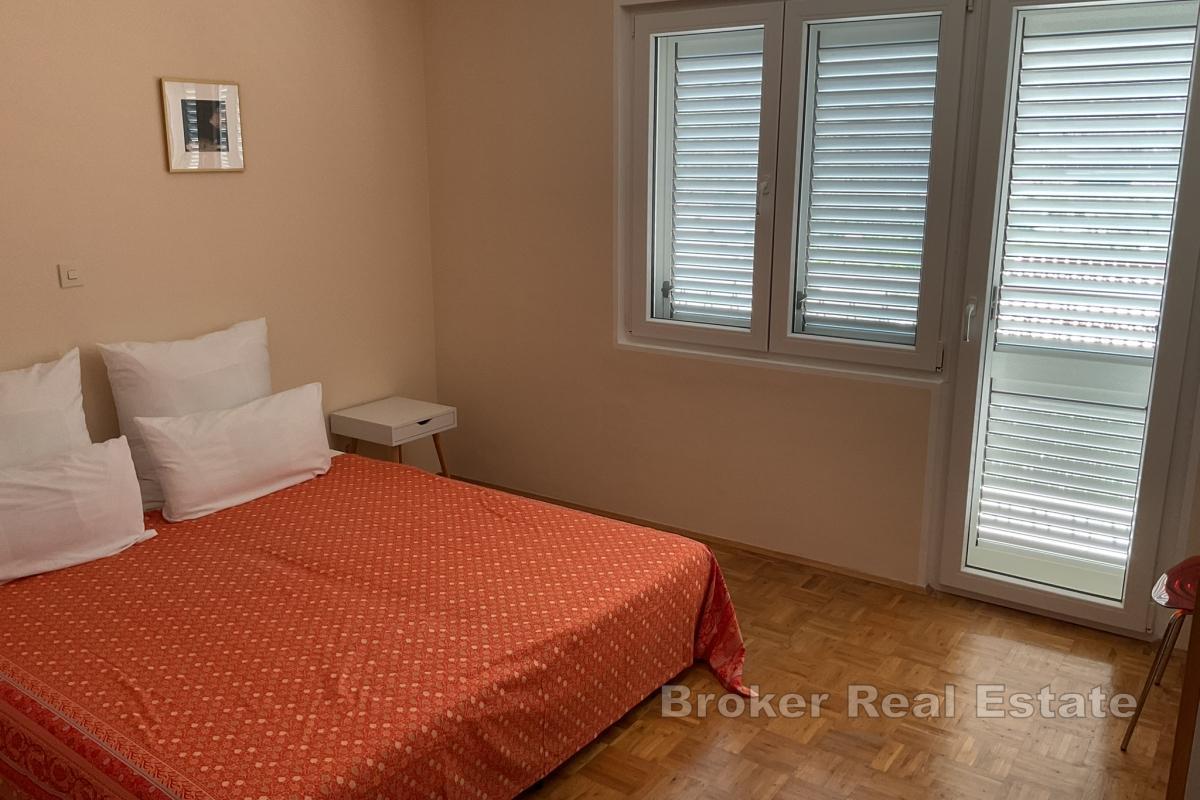 Красивый семейный дом с гаражом в тихом месте