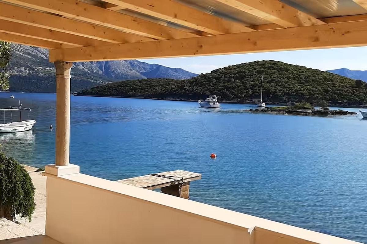 001-2052-50-Korcula-Stone-villa-in-the-first-roe-to-the-sea-for-sale