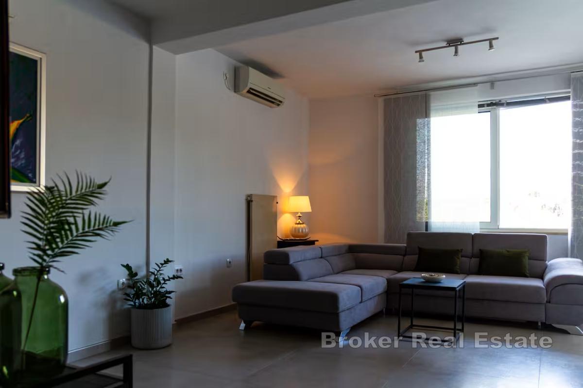 Mediterranes Steinhaus am Meer