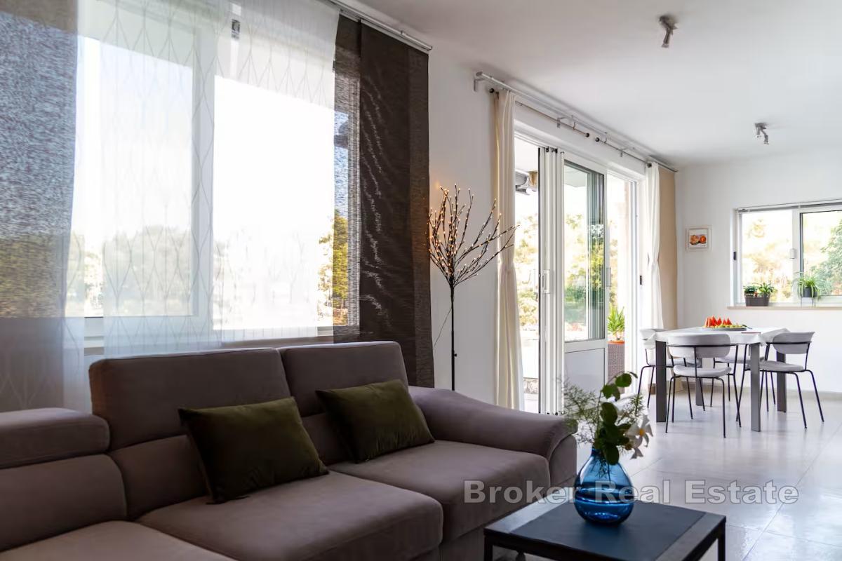 Mediterranes Steinhaus am Meer