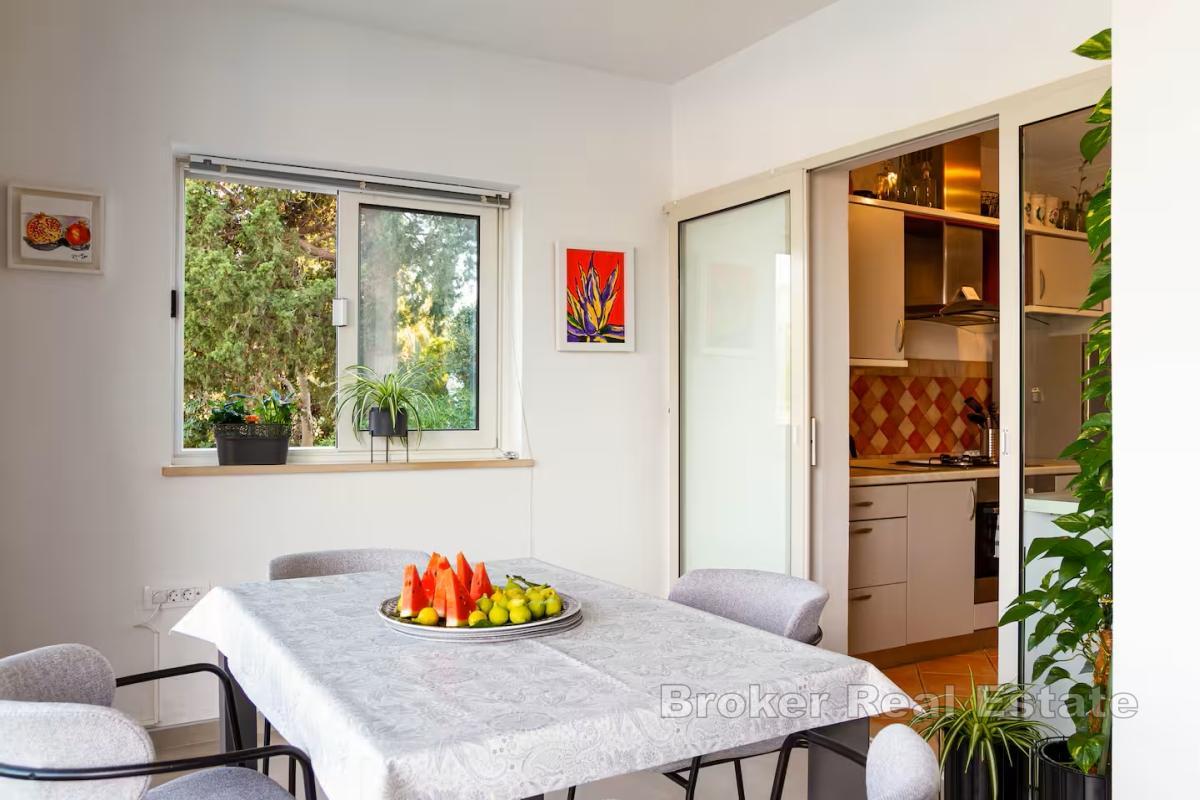 Mediterranes Steinhaus am Meer