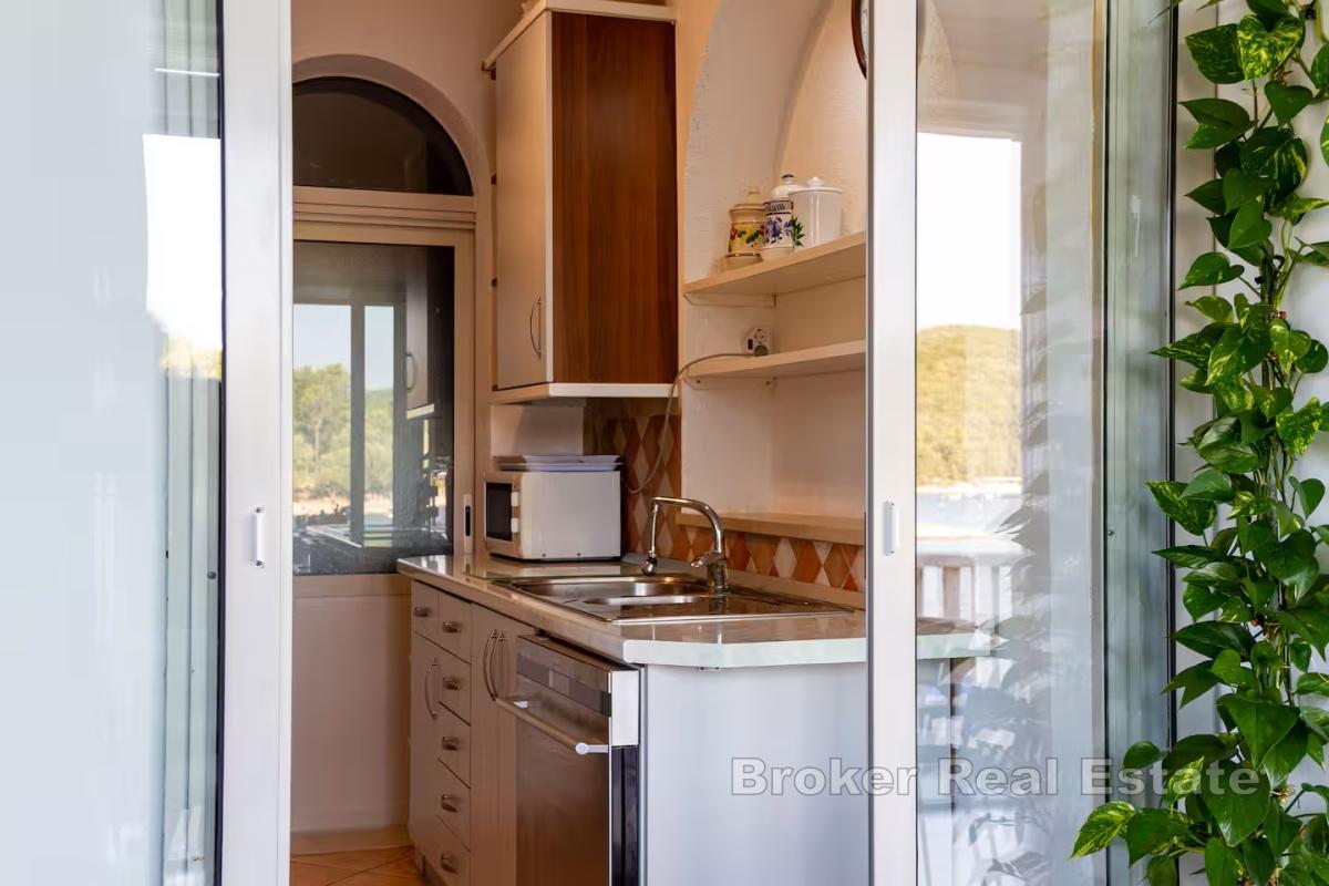 Mediterranes Steinhaus am Meer