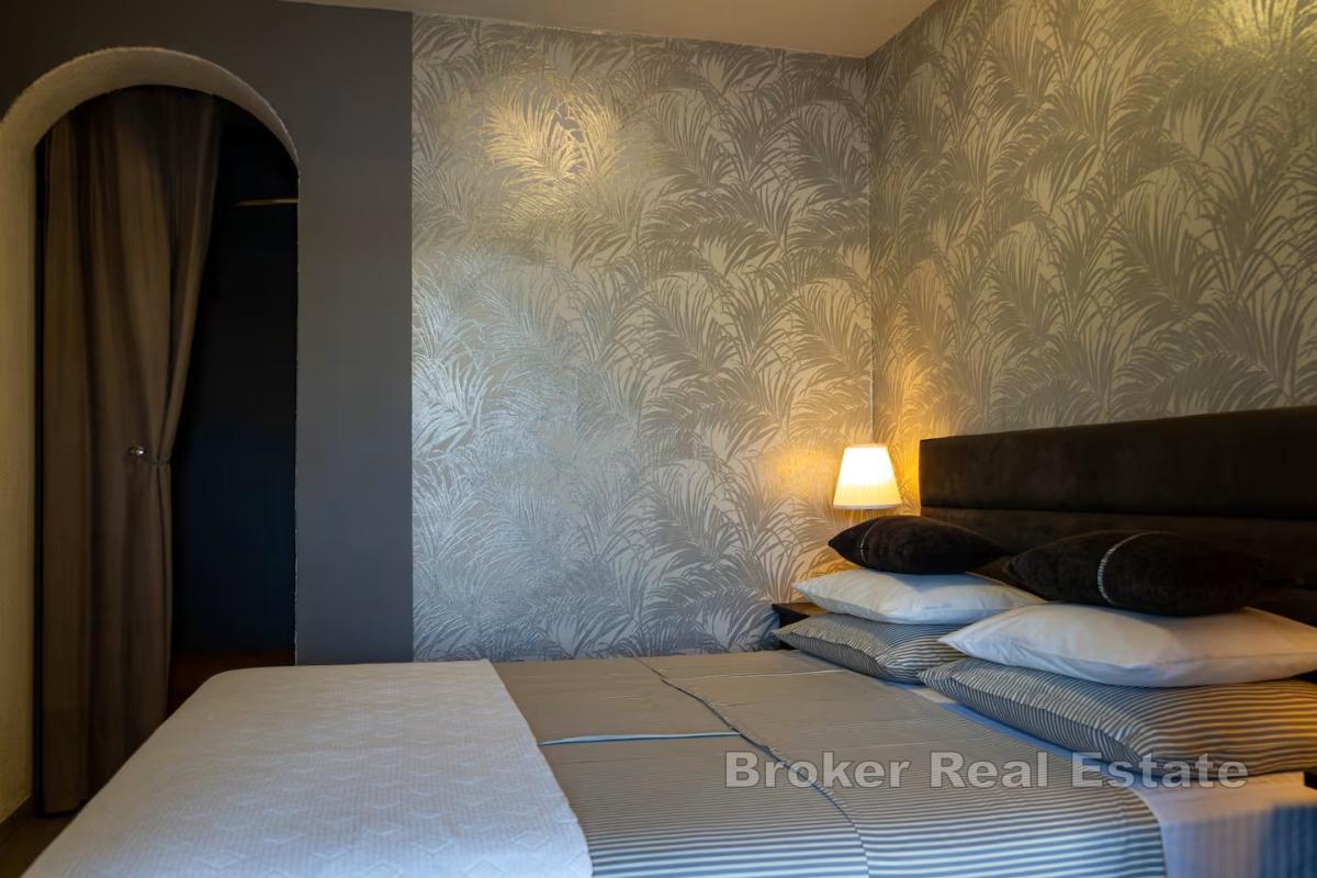 Mediterranes Steinhaus am Meer