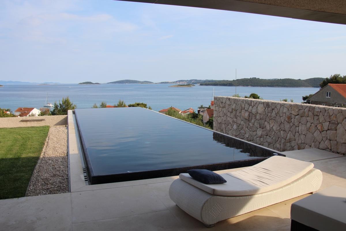 Villa avec vue sur la mer et les îles