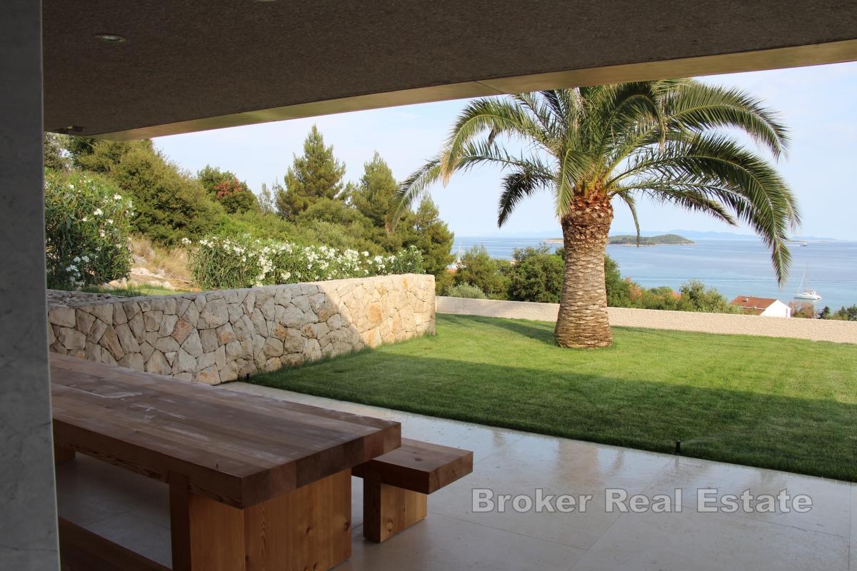Villa avec vue sur la mer et les îles