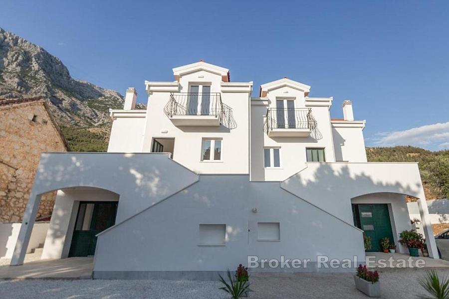 Villa i naturlige omgivelser med panoramautsikt over havet