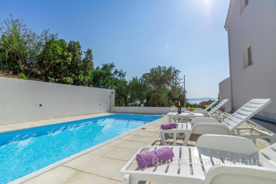 Villa i naturlige omgivelser med panoramautsikt over havet