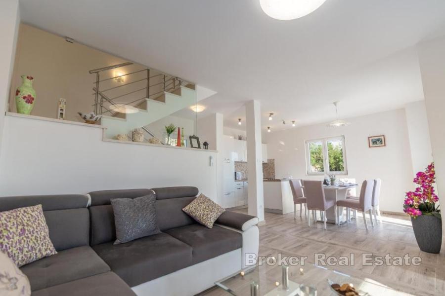 Villa i naturlige omgivelser med panoramautsikt over havet