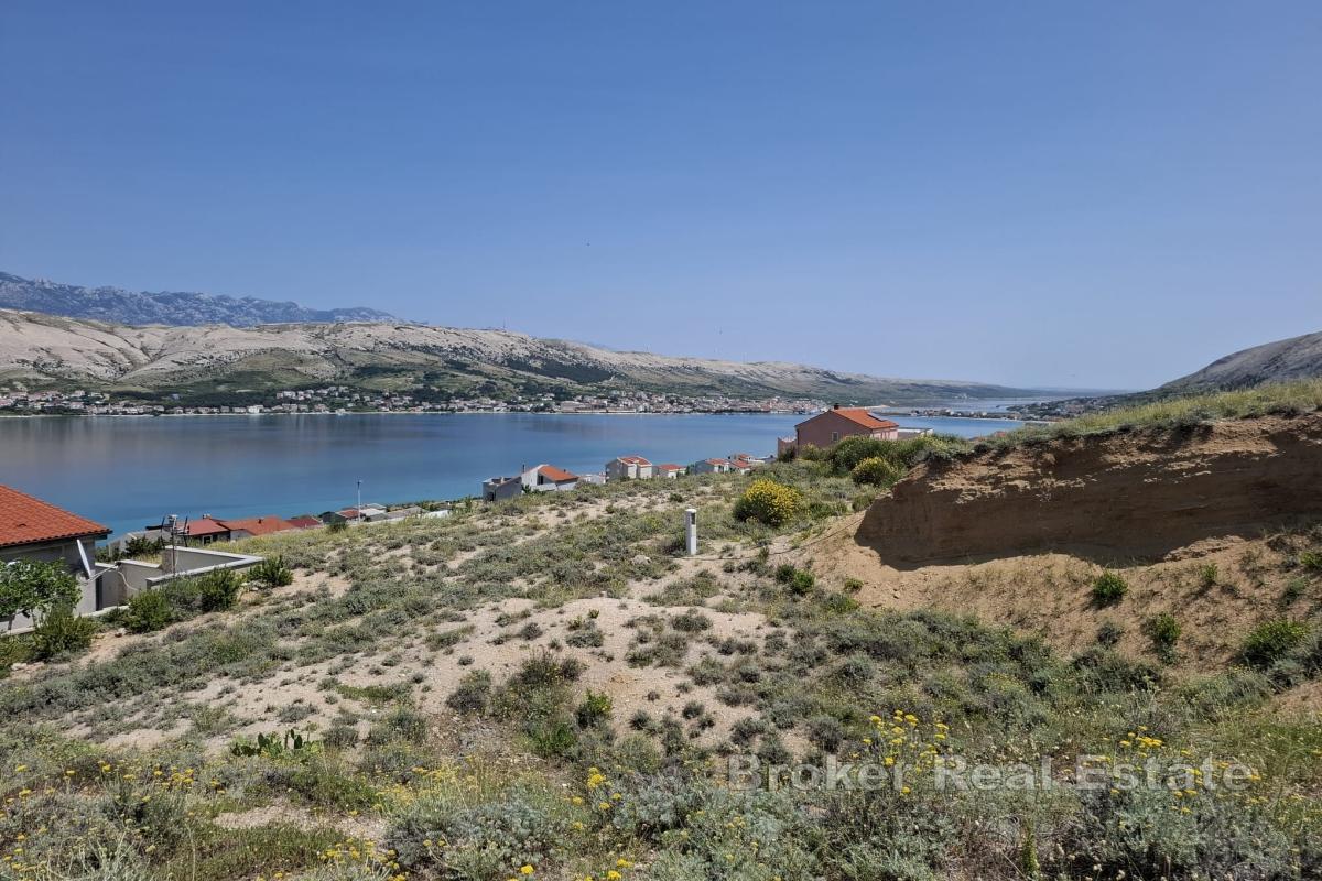 Terrain d'investissement avec potentiel et vue mer