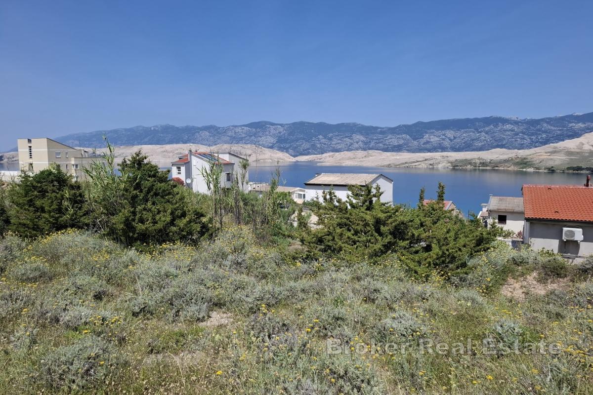 Terrain d'investissement avec potentiel et vue mer