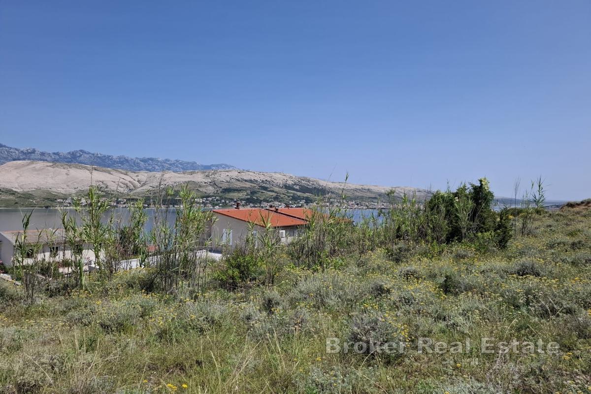 Terrain d'investissement avec potentiel et vue mer