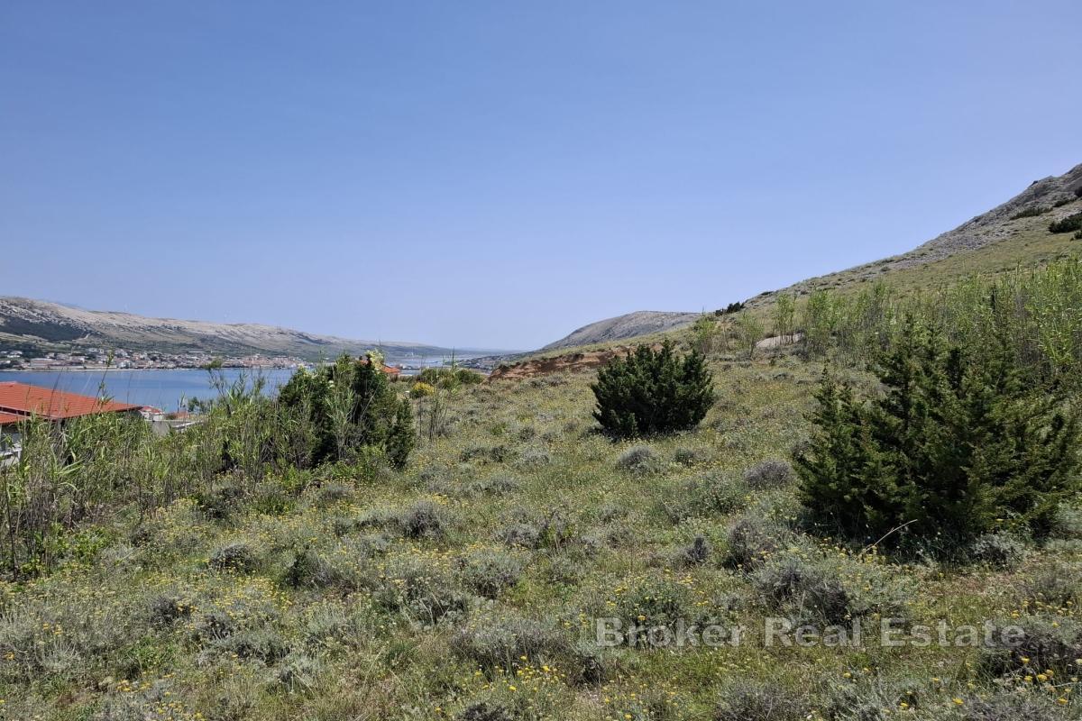 Terrain d'investissement avec potentiel et vue mer