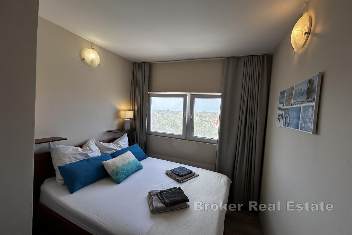 Дом, окруженный нетронутой природой на острове Дрвеник Мали