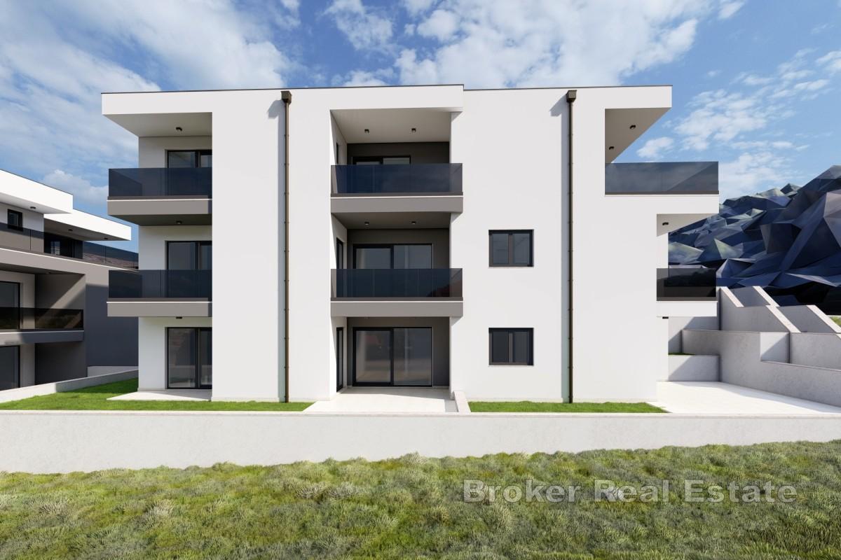 Appartement neuf et lumineux de deux chambres avec jardin - à proximité de Split et d'Omiš
