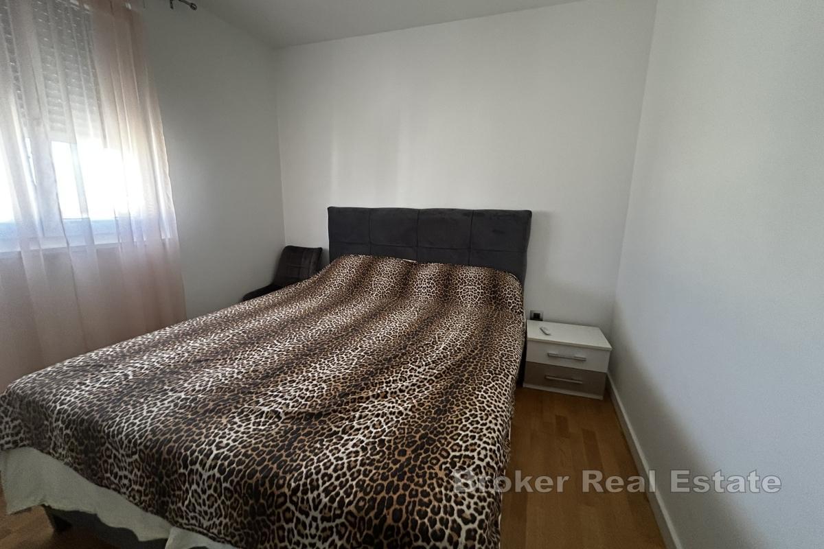 Appartement deux chambres lumineux et moderne avec balcon et garage à louer à long terme