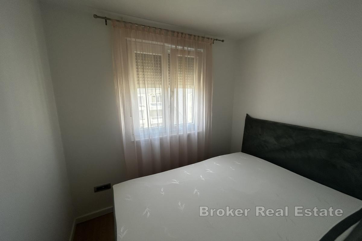 Svijetao i moderan dvosoban stan s balkonom i garažom za dugoročni najam