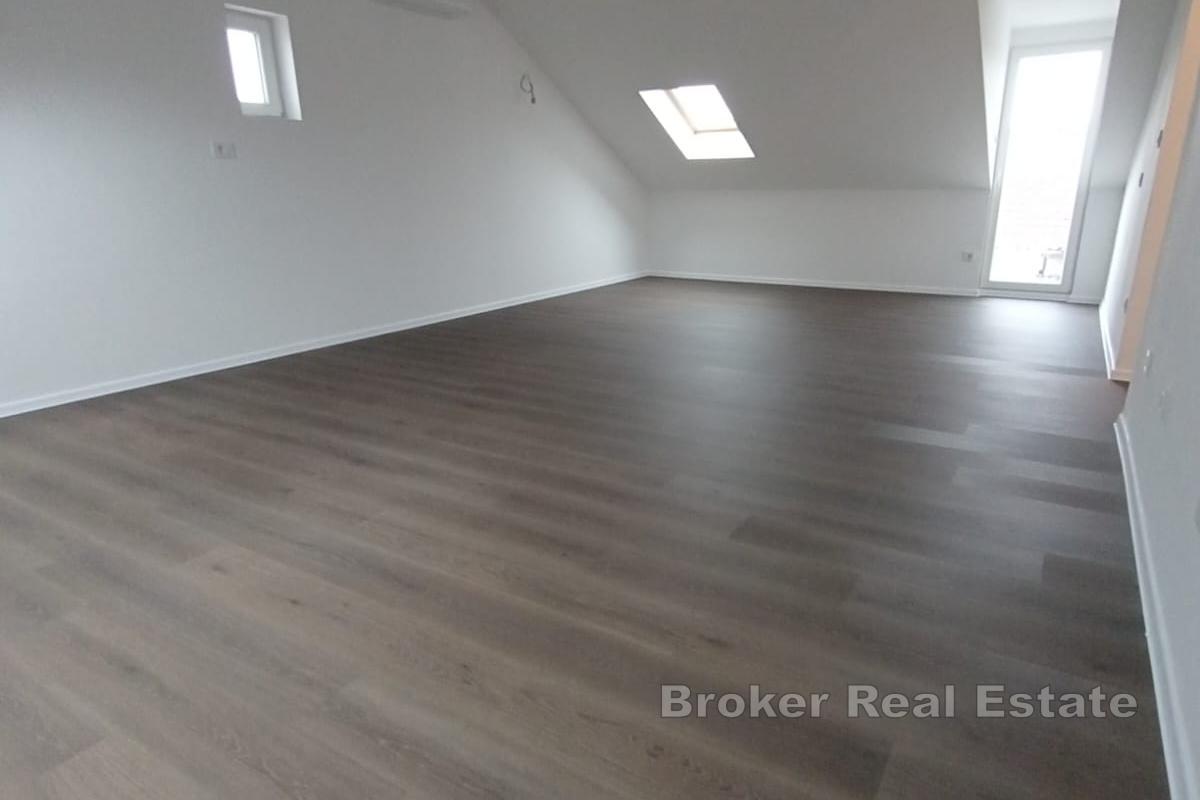 Prostorný třípokojový byt s terasou ve Splitu