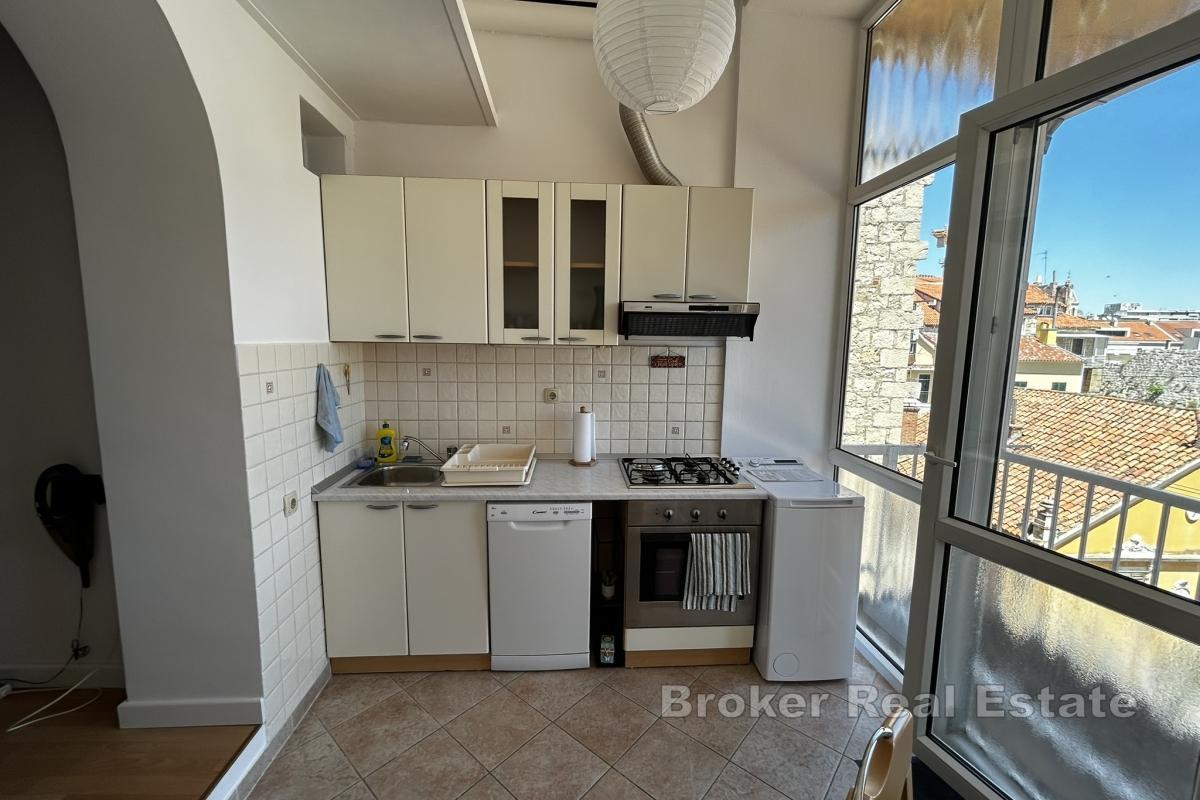 Monolocale confortevole e moderno con balcone in centro città