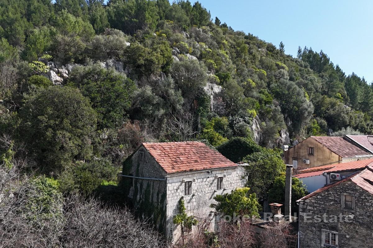 006-2052-67-Peljesac-Semi-detached-stone-house-for-renovation-for-sale