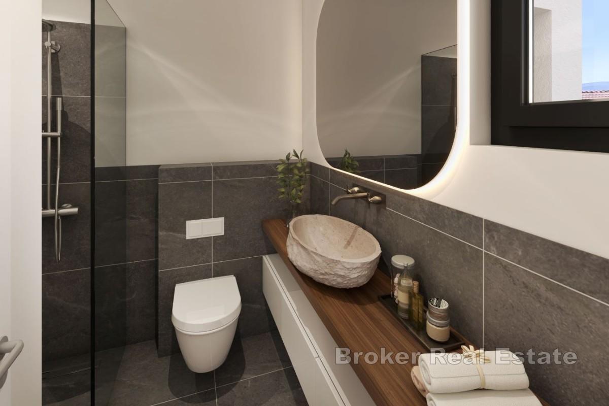 La tua nuova casa con piscina e parcheggio