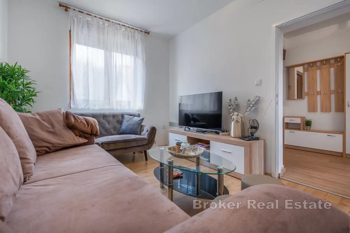 Dom z czterema kamiennymi domami