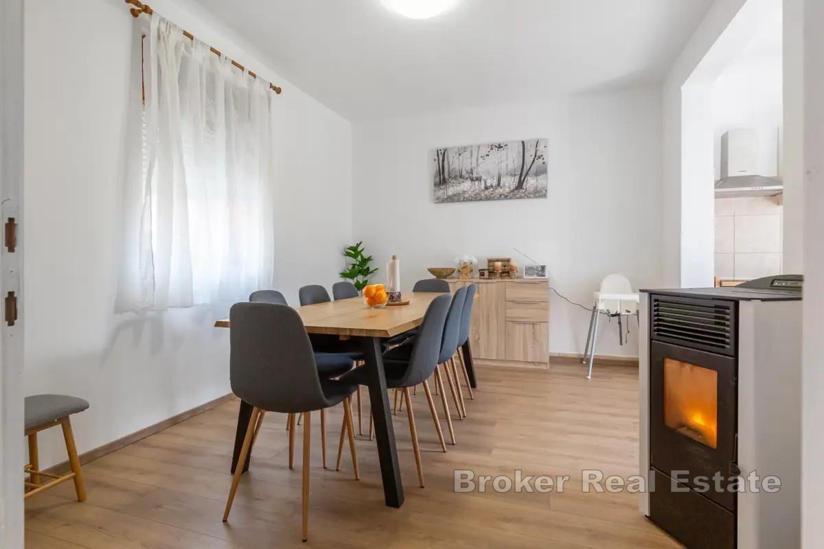 Gårdshus med fire steinhus