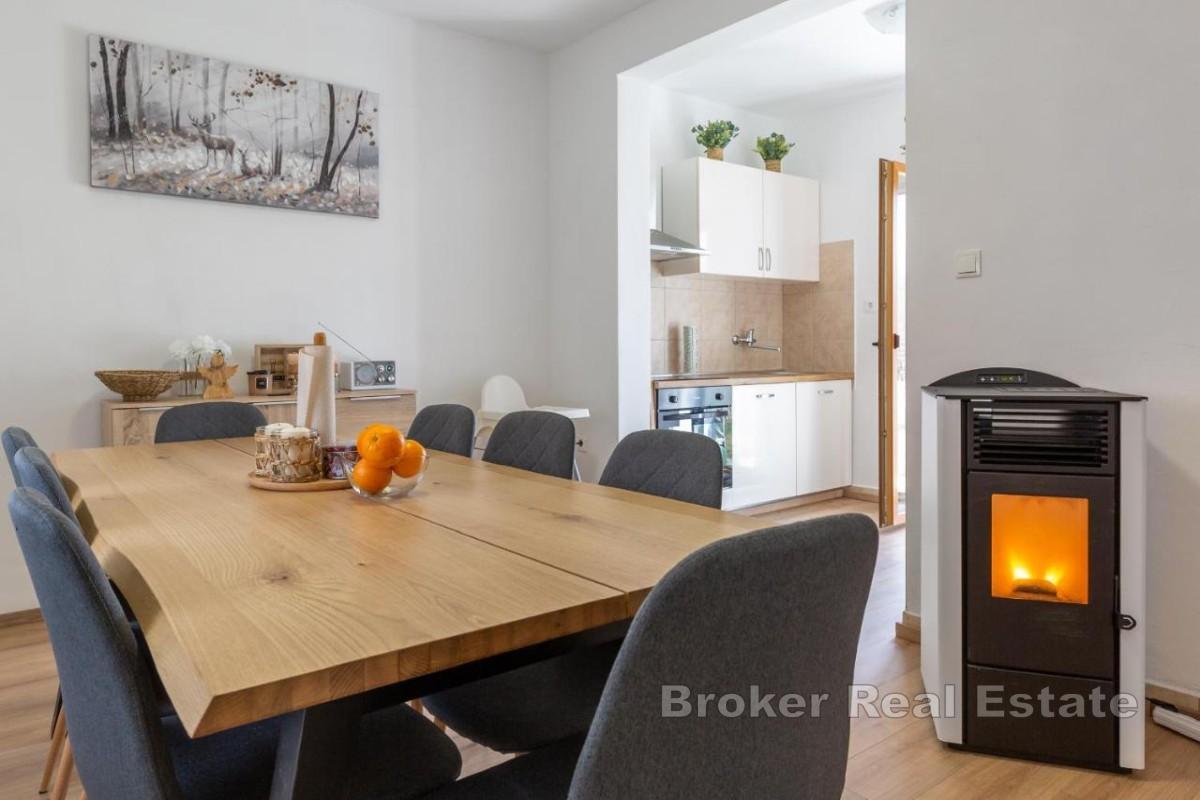 Gårdshus med fire steinhus