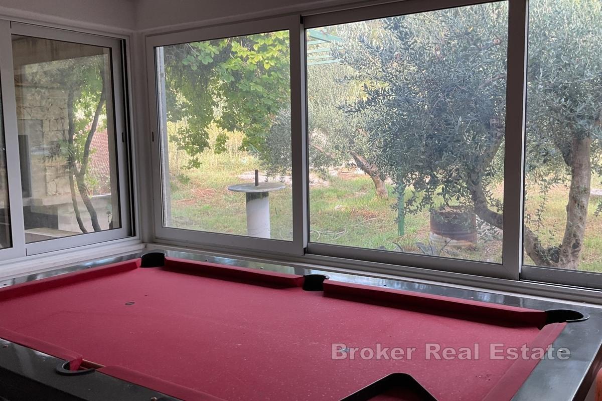 Casa in pietra dalmata in un ambiente tranquillo