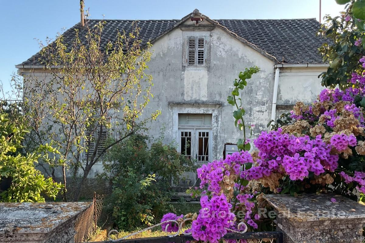 Urokliwy dom wśród winnic