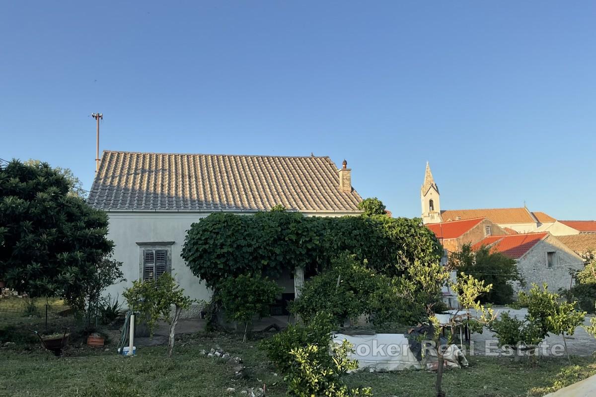 Urokliwy dom wśród winnic