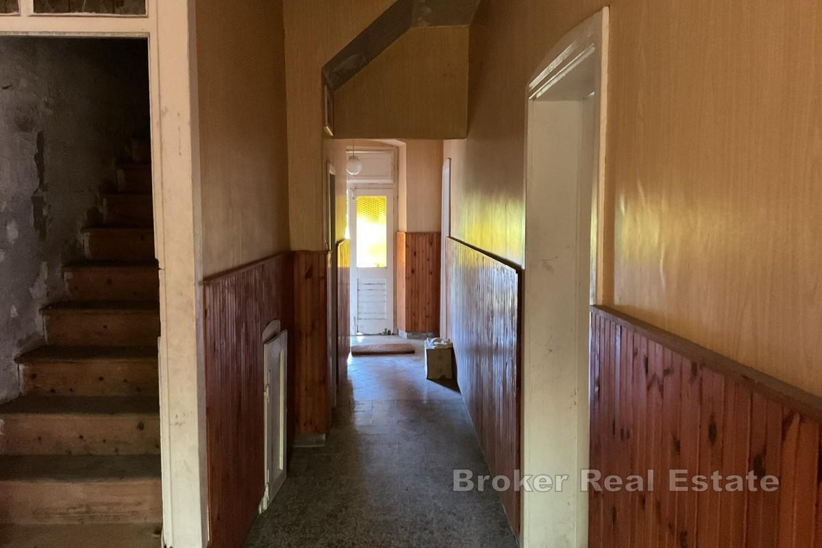 Urokliwy dom wśród winnic