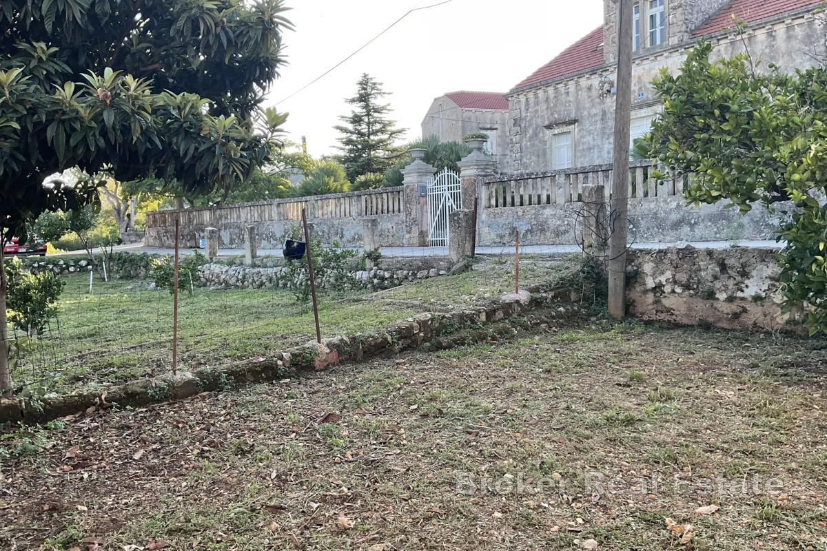 Urokliwy dom wśród winnic