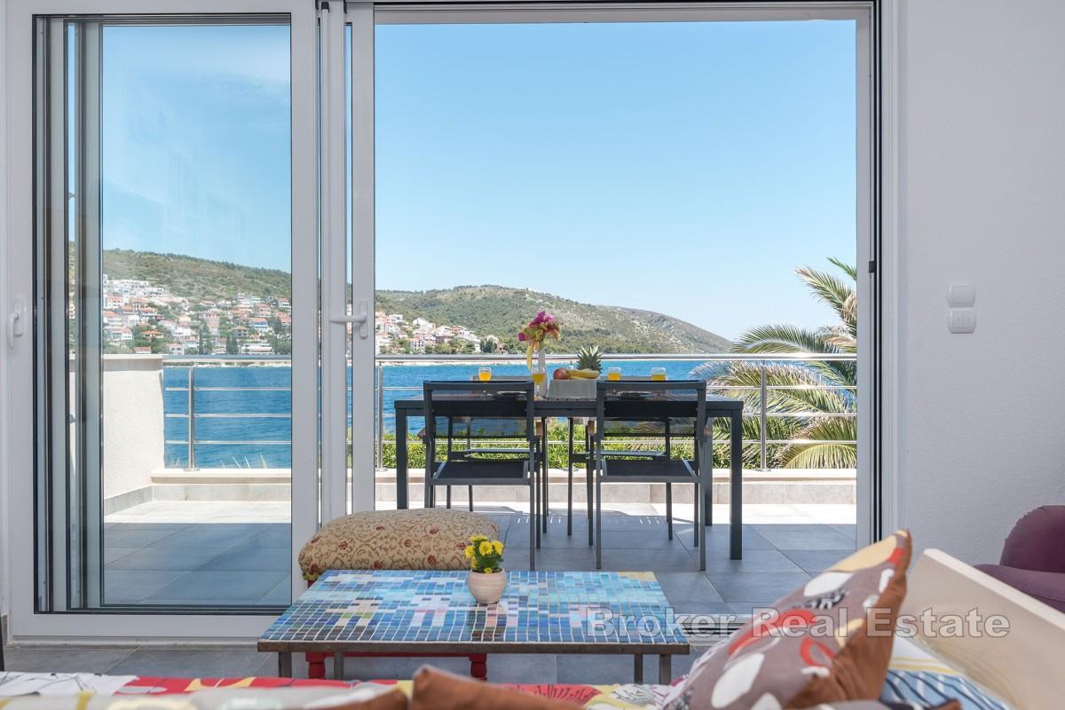 Middelhavshus i første rad mot havet