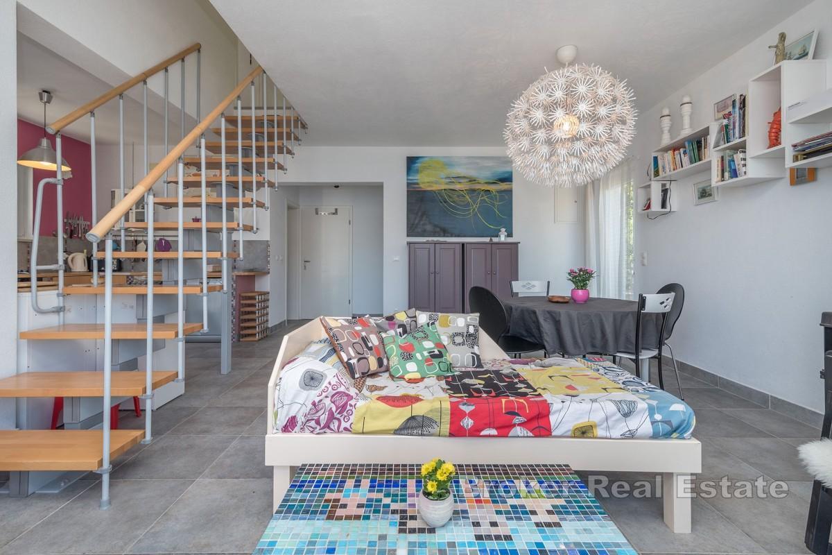 Středomořský dům v první řadě u moře