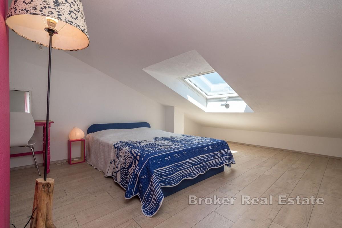 Středomořský dům v první řadě u moře