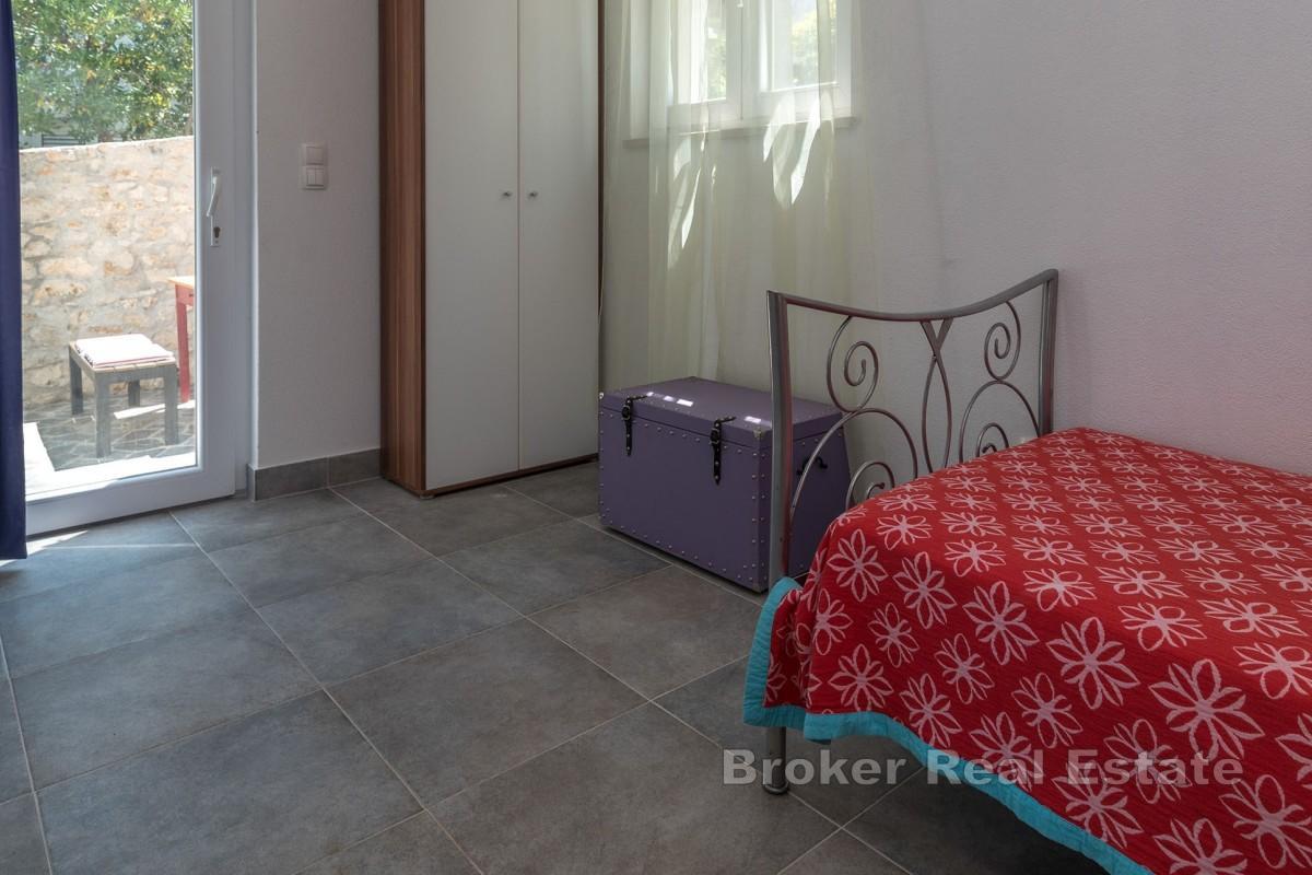 Středomořský dům v první řadě u moře