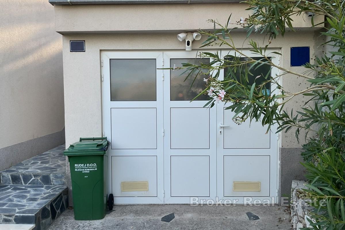 Středomořský dům v první řadě u moře