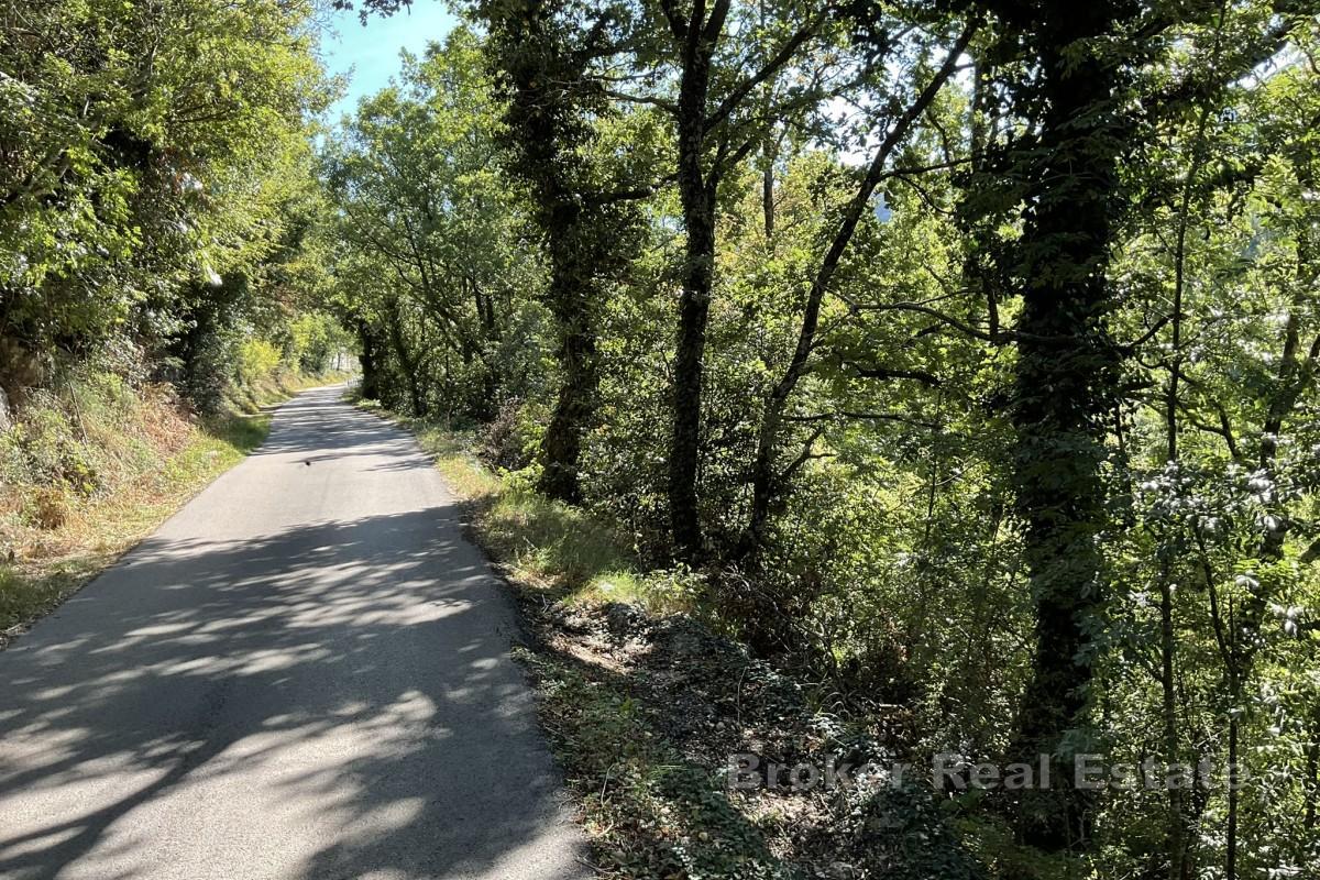 Участок под застройку в глубинке Далмации