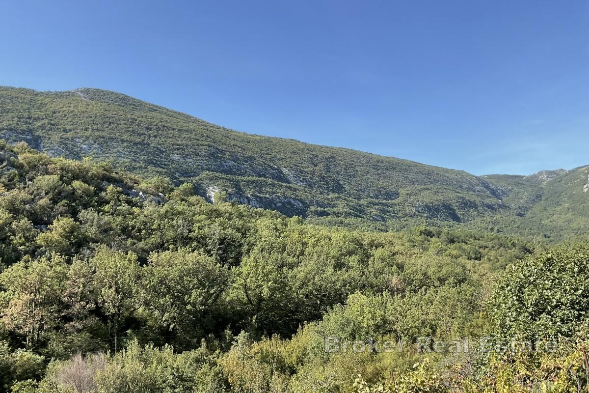 Участок под застройку в глубинке Далмации