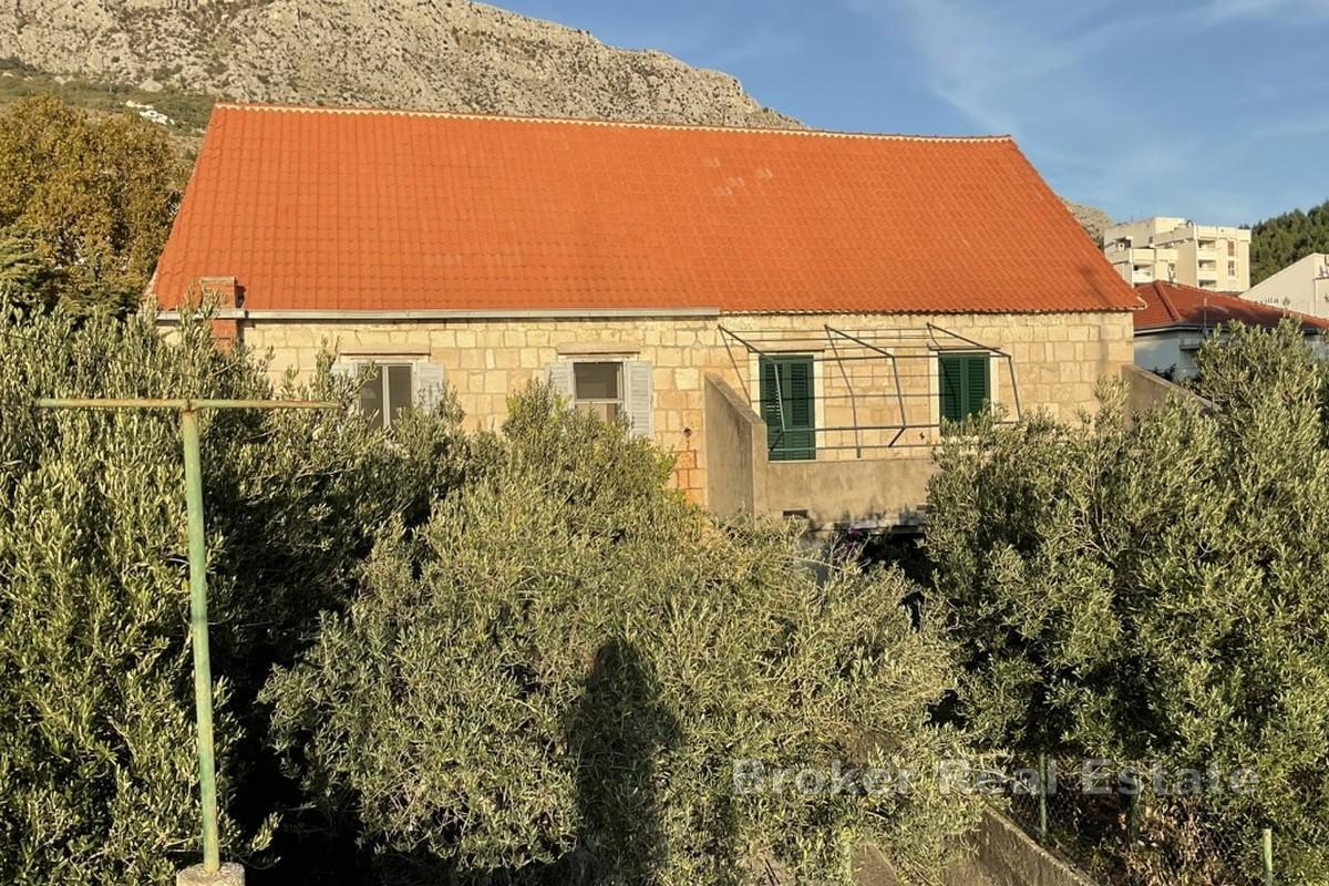 Maison en pierre en première ligne de mer