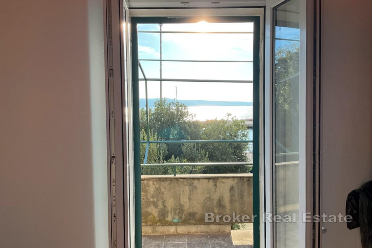 Maison en pierre en première ligne de mer
